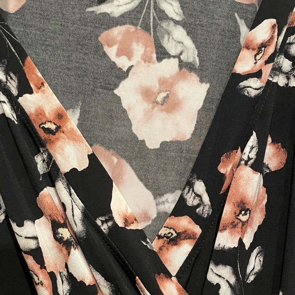 Floral Faux Wrap Maxi Dress with V-Neck and 3/4 Sleeves - Picture 6 of 6